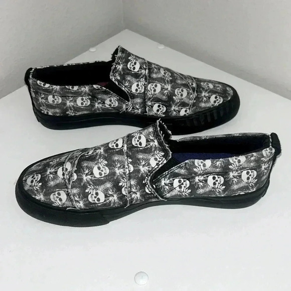 Blowfish skull island slip on - Picture 2 of 6